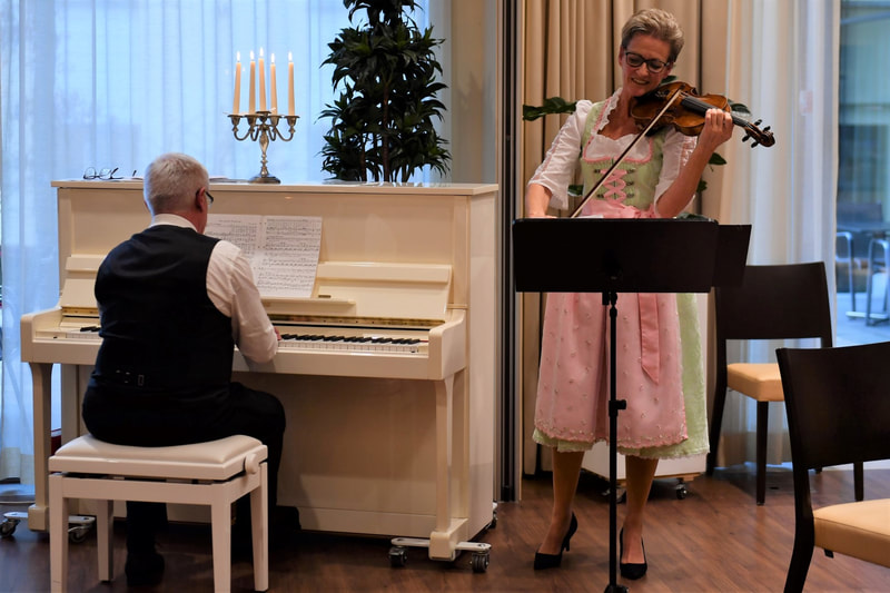 Duo "Musica Arte Vienna" mit Urs Germann (Piano) und Marie-Louise Mouthon (Violine) beim Auftritt im VitaTertia Gossau SG